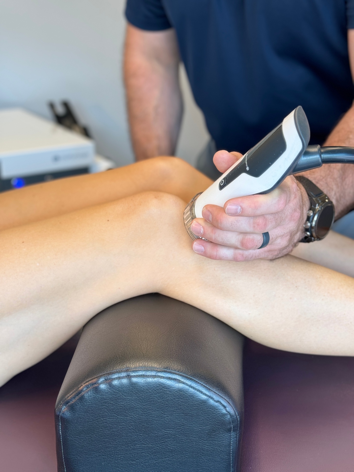 Shockwave therapy on knee