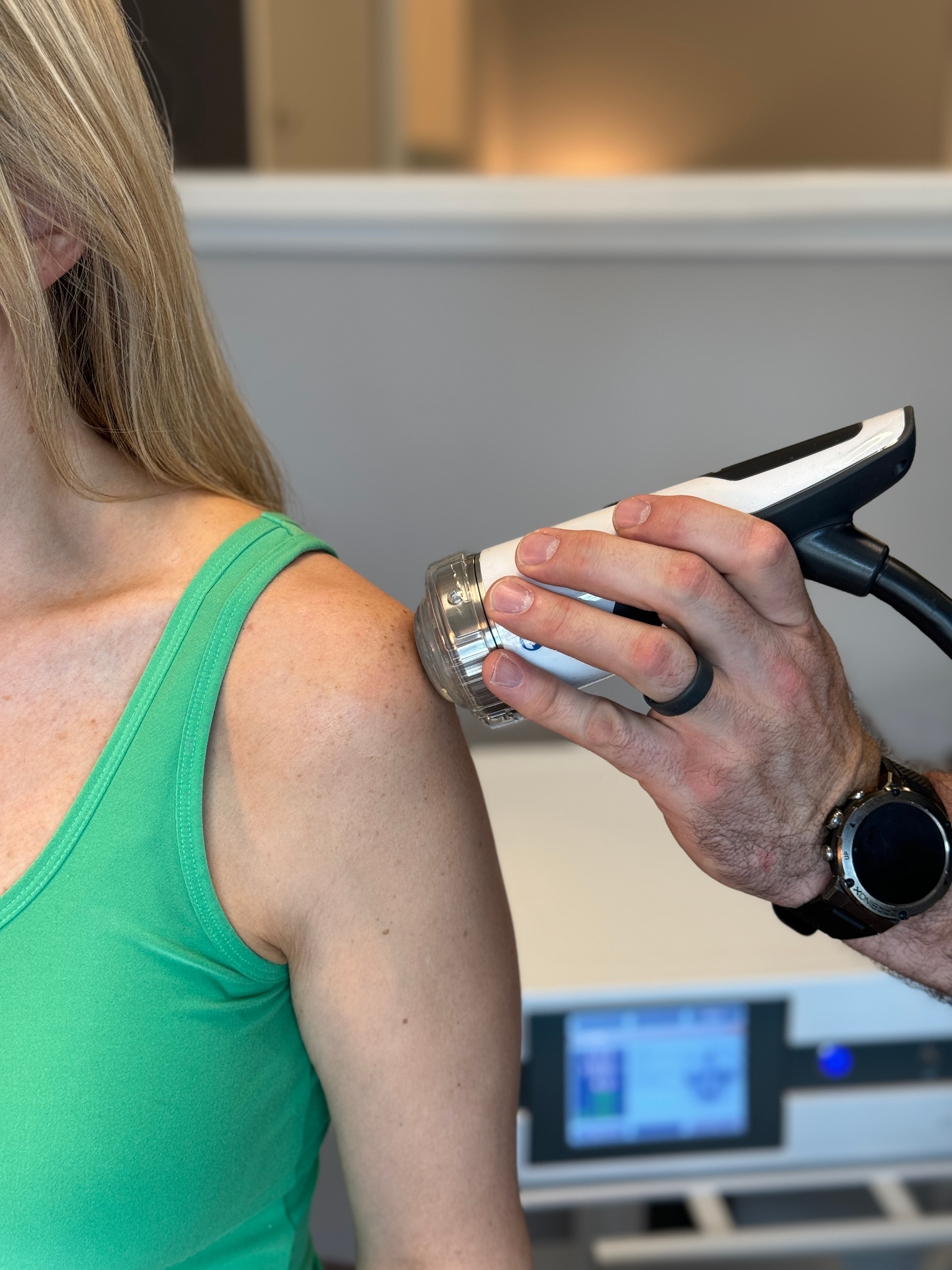 Shockwave therapy on shoulder